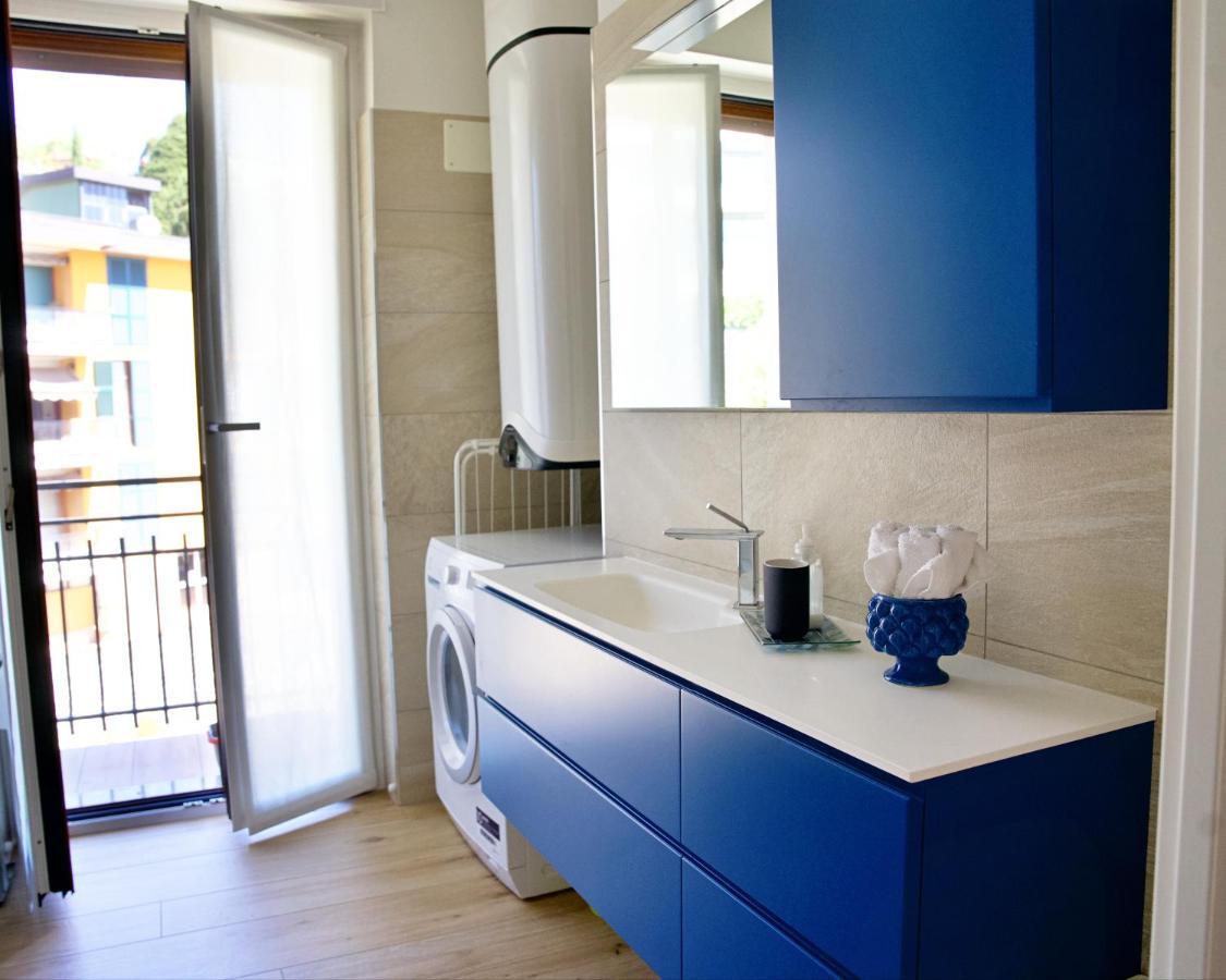 The Blue - Lake / City View Modern Apt Near Villa Olmo Como Eksteriør bilde